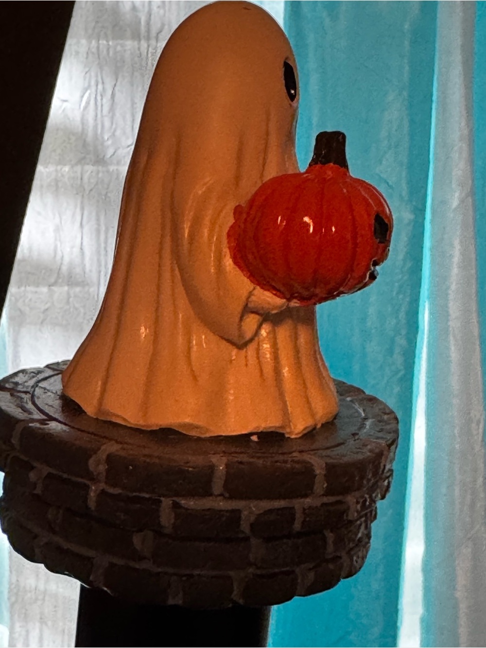 Halloween Ghost Paper Towel Holder - Black and White - Picture 3 of 8